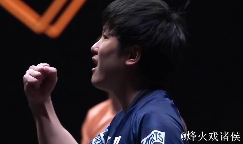 莫雷加德抗议张本智和叫喊遭裁判警告 莫雷加德抗议张本智和叫喊遭裁判警告